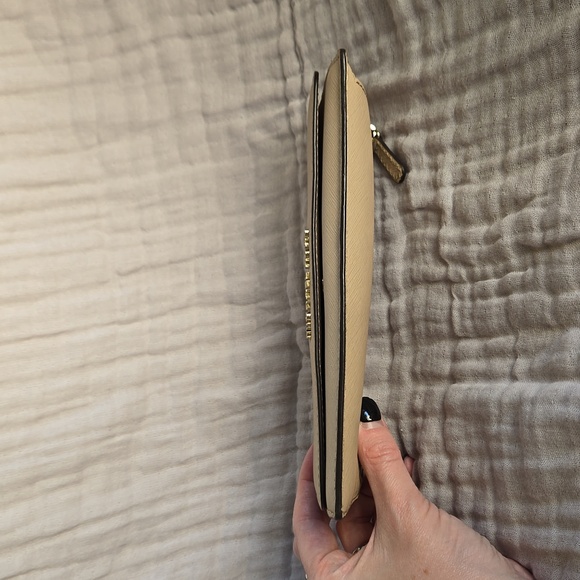 Michael Kors wallet - Picture 12 of 12